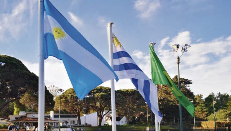argentian brasil uruguay Foto 3 banderas w | La Mañana